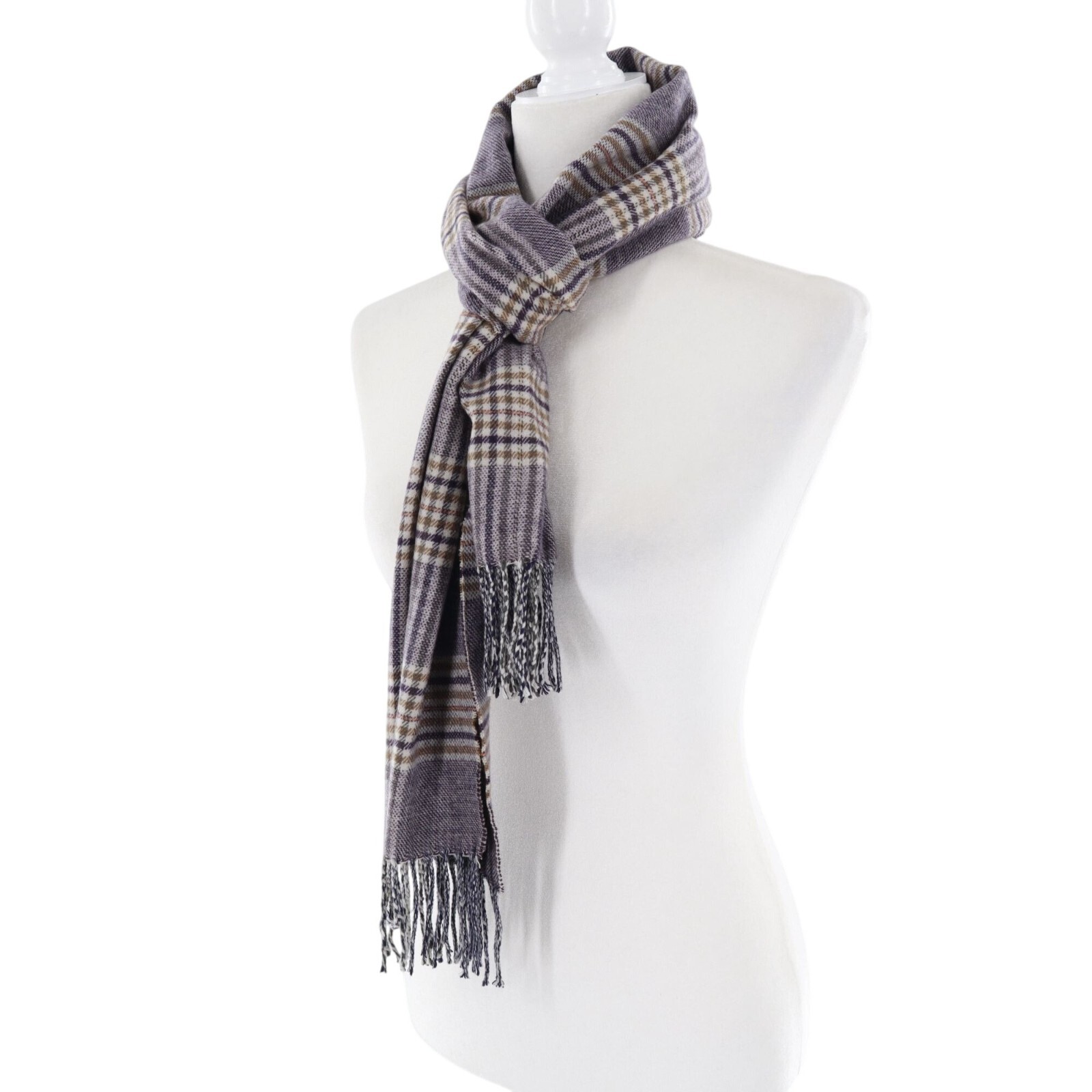 Cashmere-Like Plaid Scarf in Gray for a Warm Academic Look