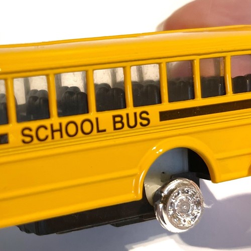 Vintage Die Cast Model Yellow School Bus Toy Car Vehicle Driver Black Silver Y2K - Foto 9 di 10