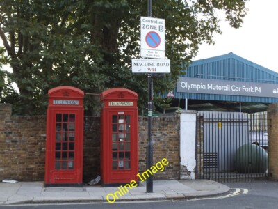 Foto 6x4 zwei aufgelistete Telefonzellen Kensington\/TQ2579 Dieses Paar rote Telefone c2014