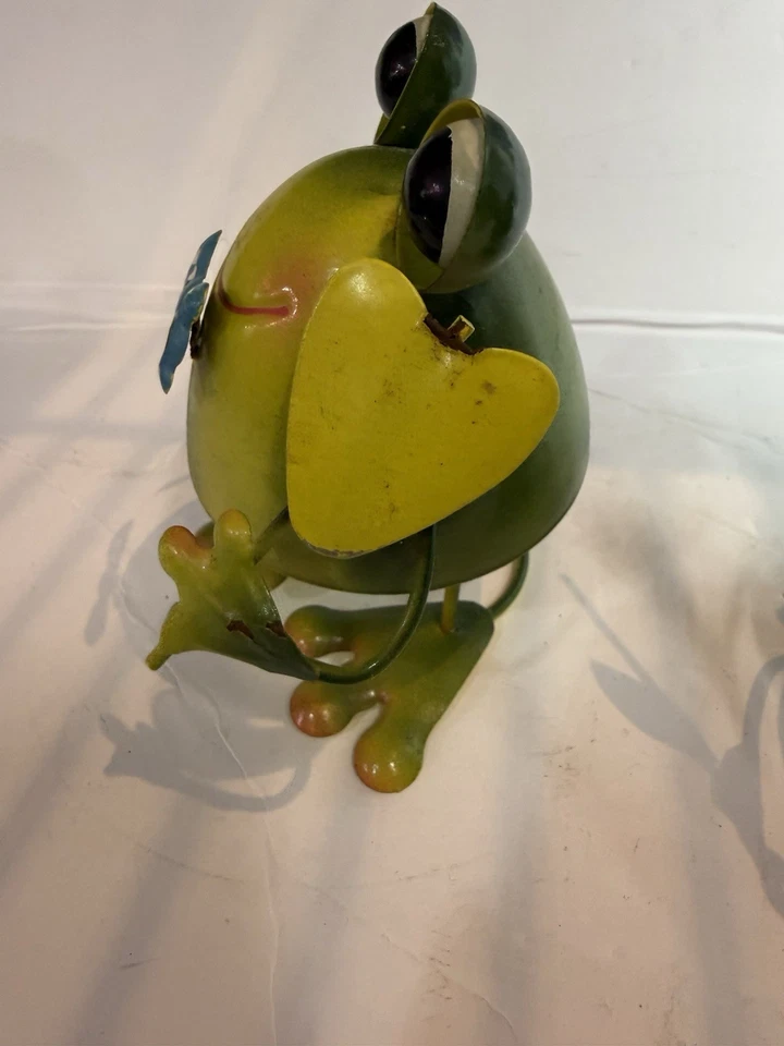 Juego de 2 estatuillas de rana de metal con pajaritas decoración de jardín caprichoso lindo Foto 4 de 4