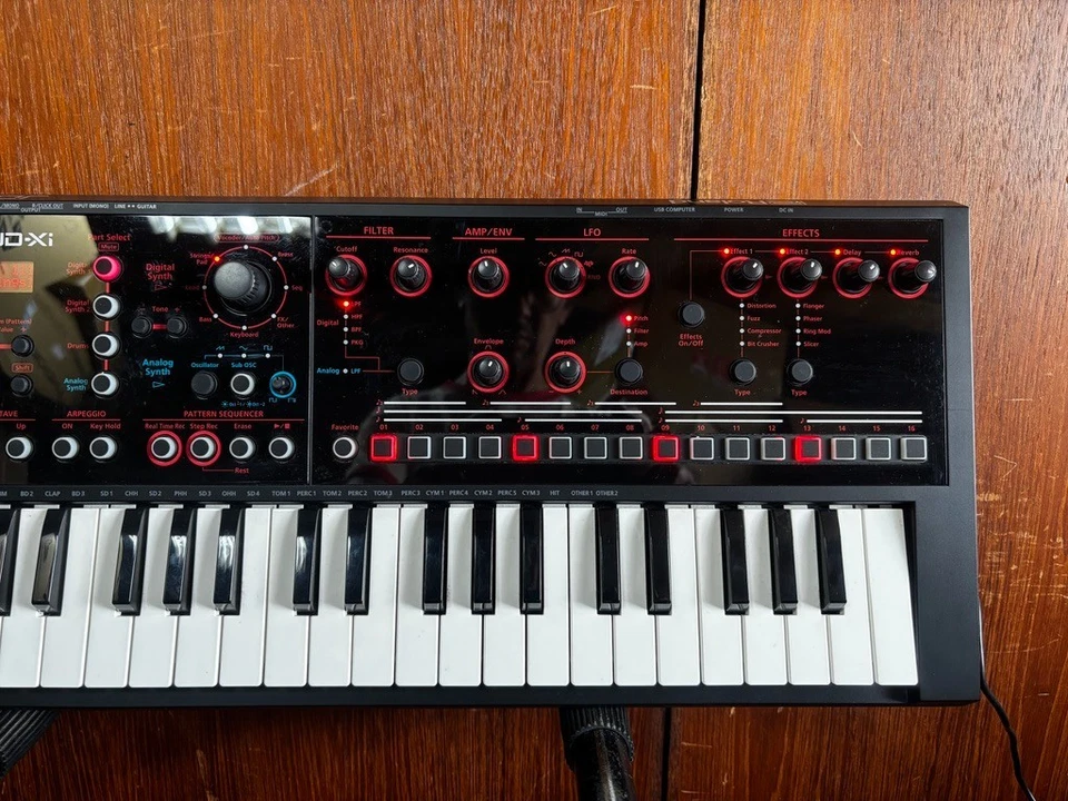 Roland JD-Xi Analog/Digital Synthesizer with Vocoder w/ gig bag - Image 4 of 4