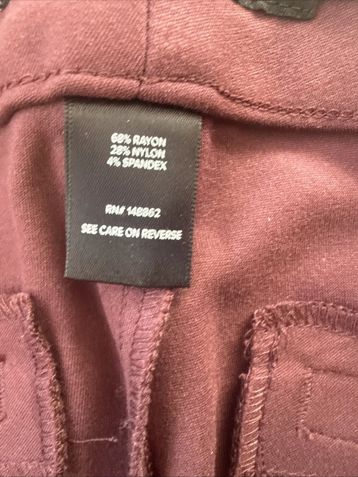 Pantalones de vestir para mujer Studio by Torrid Pantalón Bota 18 cortos negros elásticos Foto 3 de 4