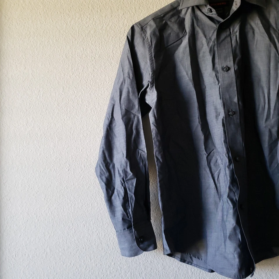 Camisa de vestir Dockers para niños con botones gris oscuro cuello manga larga - talla M 10-12 Foto 3 de 4