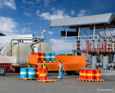 KIBRI 39386 HO Scale Gasoline Drums (Approximately 32 Pieces Shell/Aral/Esso)