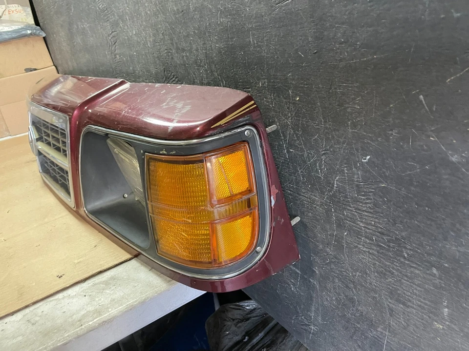 Bisel de faro derecho Plymouth Reliant 1985 1989 con marcador de giro OEM L9133 Foto 2 de 4