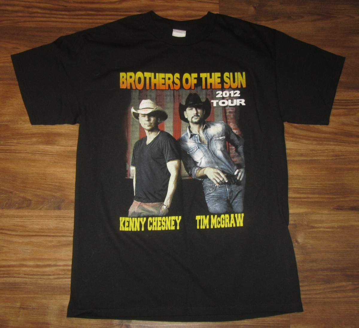 T-shirt Concert Kenney Chesney & Tim McGraw "Brothers Of The Sun" 2012 - Taille M, Noir, Occasion