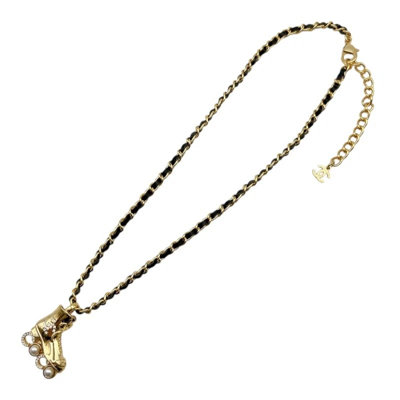 AUTENTICA COLLANA PATTINI A ROTELLE CHANEL PLACCATA ORO ECOPELLE PERLA DONNA F S