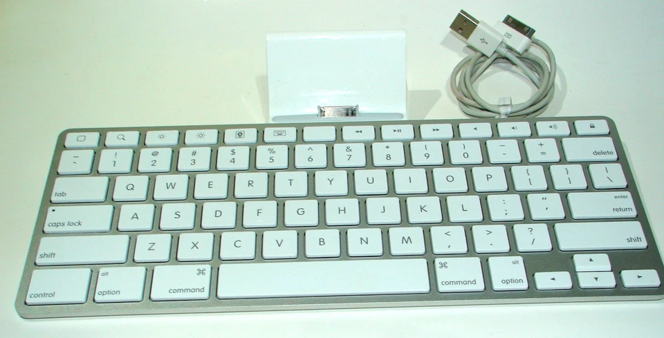 Apple iPad Keyboard Dock A1359 30-Pin 1st, 2nd,3rd Gen Charge Sync cable incl. - Image 3 of 4
