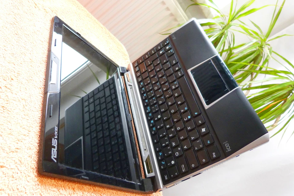 Asus Lamborghini VX6 LUXUS Netbook l 12 Zoll HD l Windows 10 l HDMI Nvidia USB3 - Bild 3 von 4