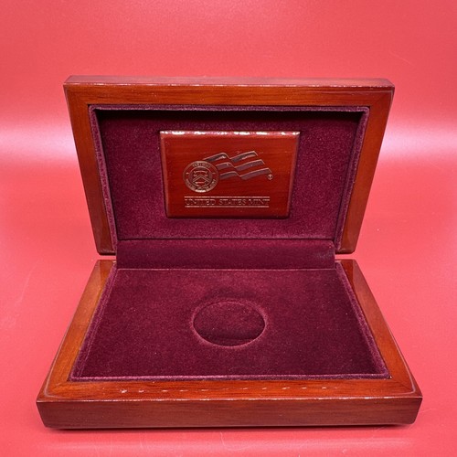 Nice Coin Capsule First Spouse Serie Proof Coin Wooden Elegant Velvet Box Only