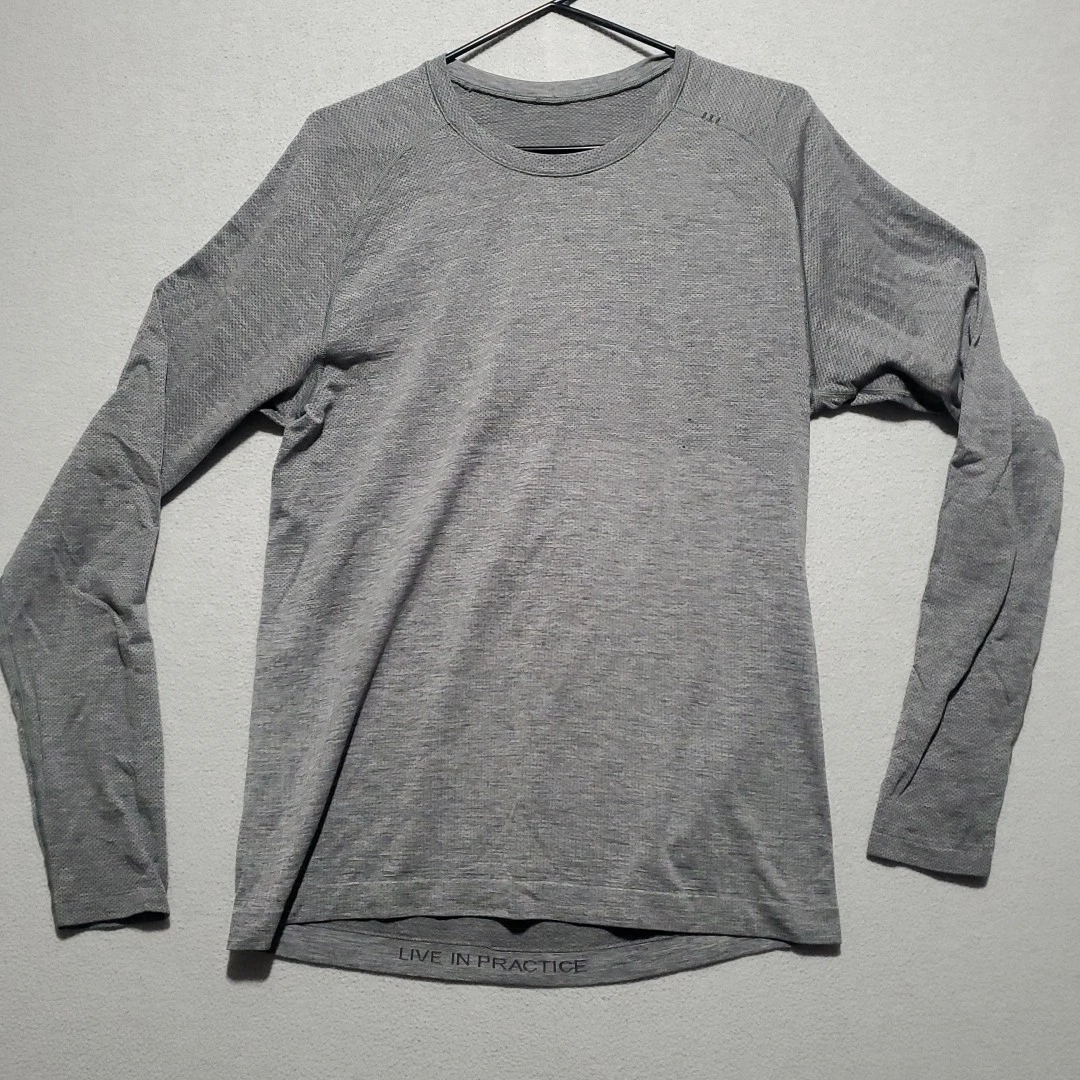 Lululemon Shirt Mens Medium Metal Vent Tech Light Gray Active Gym Running Dad