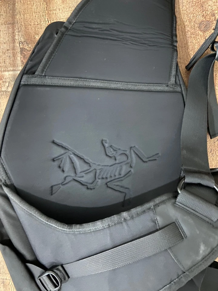 Bolso Bandolera Arc'teryx Quiver Negro Paquete de Viaje de Transporte Diario Foto 3 de 4