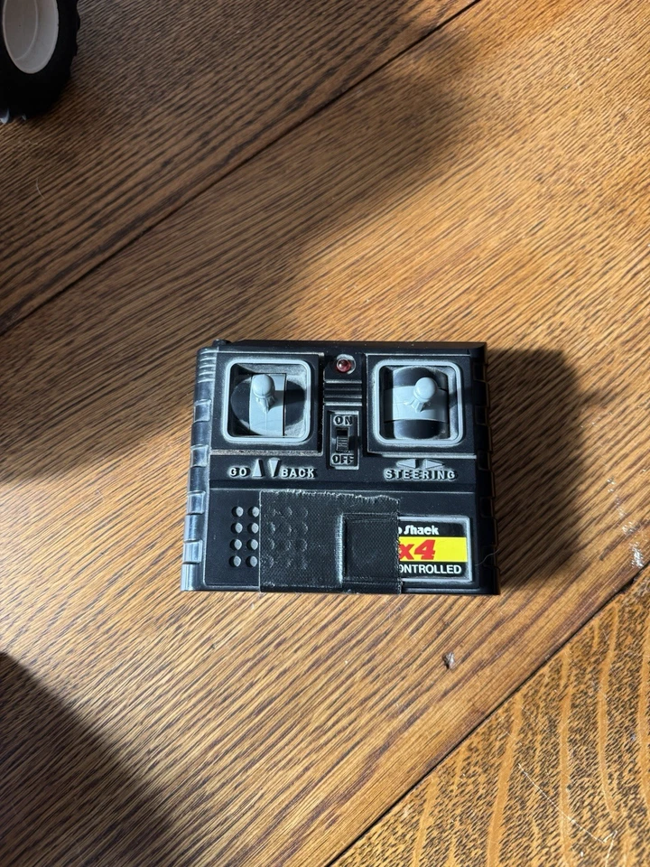 Vintage 80's Radio Shack 4x4 Off-Roader RC Monster Truck w/remote sold as-is - Image 4 of 4