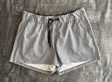 Lululemon On The Fly Short 3”Women's size 12 Fractal Alpine White Black EUC
