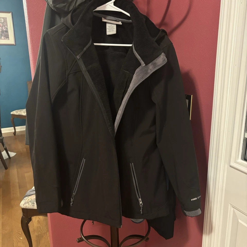 Chaqueta Free Country para mujer talla 1X Soft Shell negra bolsillos forrada de piel sintética Foto 3 de 4