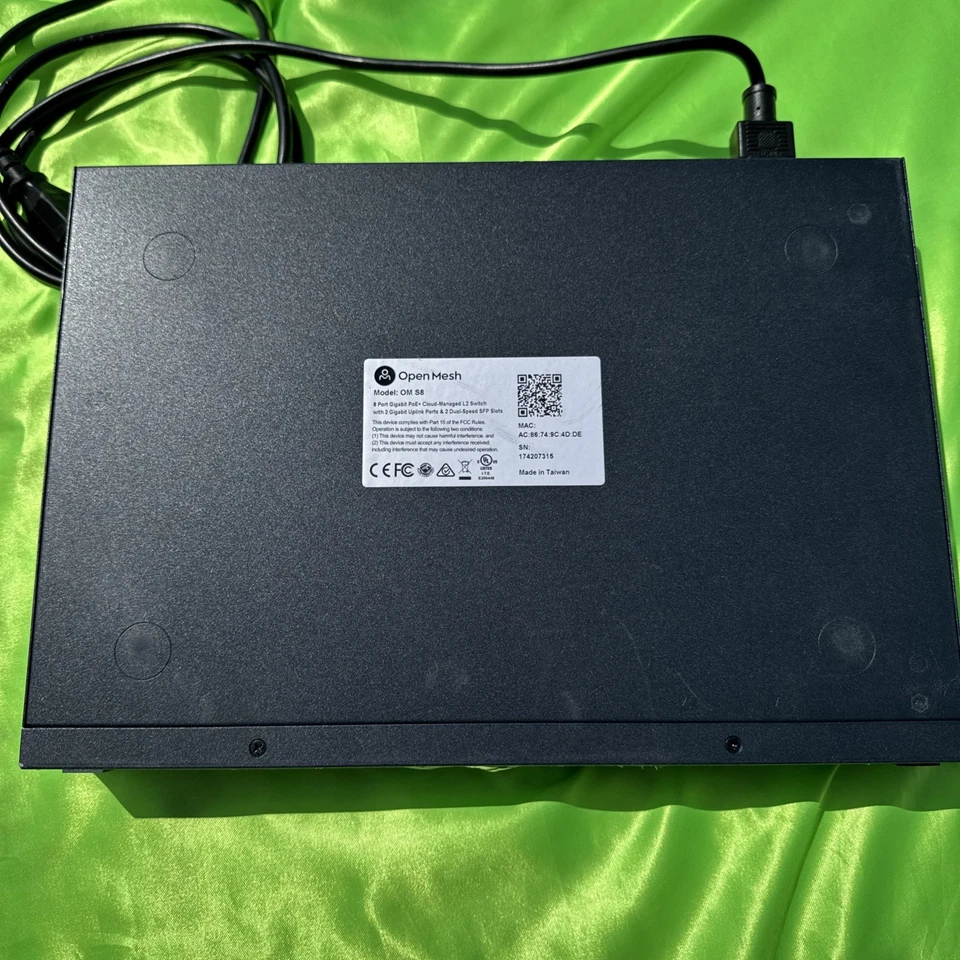 Open Mesh OM S8, 8 Port Gigabit PoE+Cloud-Managed Switch - Image 3 of 4