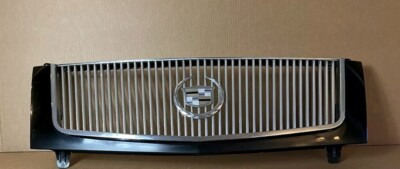 CADILLAC ESCALADE 02-06 E&G CLASSICS METAL VERTICAL BAR FRONT GRILLE SILVER