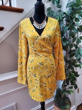 Pretty Little Thing Women's Yellow Floral V-Neck Long Sleeve Knee Length Dress 8