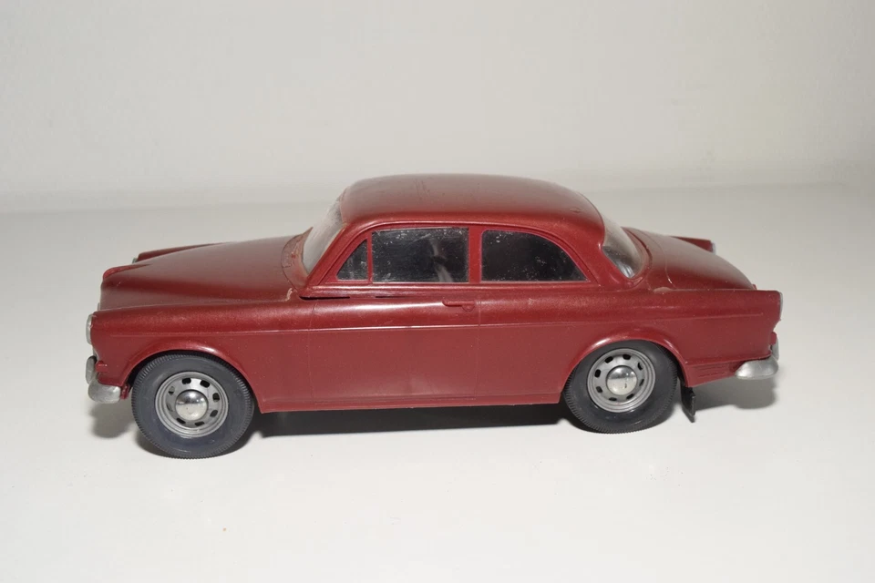 A30 1:20 STAHLBERG JU-JU PLASTIC FINLAND VOLVO AMAZON AMAZON 131 122 MAROON EXC - Immagine 2 di 4
