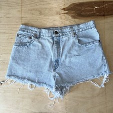 Vintage Levi’s 550 Denim Blue Shorts Shorts Raw Hem Cut Off USA Made Size 31x2