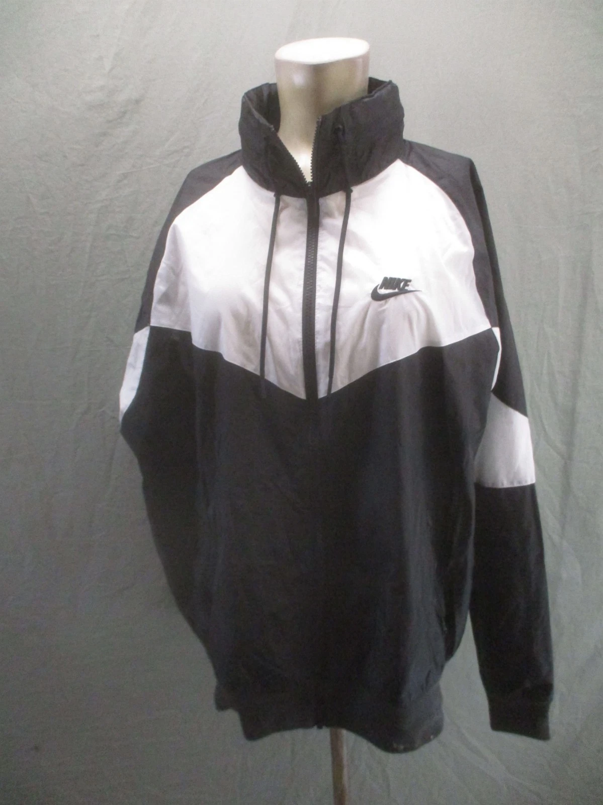 NIKE Size L Mens BLK Full Zip Stand Collar Pocket Lightweight Windbreaker 263
Opens in a new window