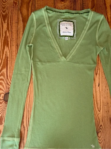 Abercrombie & Fitch Green Babydoll Long Sleeve V-Neck Top-ME Vintage vintage concert t-shirt, vintage, single stitch, B+ condition