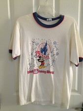 Vintage Walt Disney World T-shirt 15 year anniversary celebration Mickey Mouse L