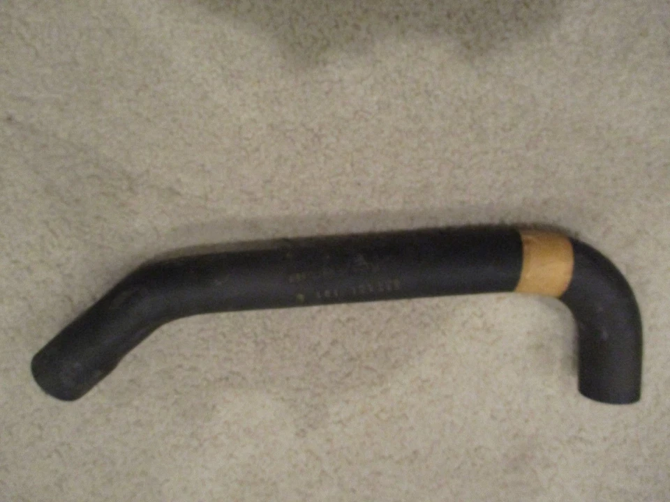 VW UPPER RADIATOR HOSE, DASHER (GAS) W/O A.C. AUDI FOX THRU 79 - Image 2 of 2