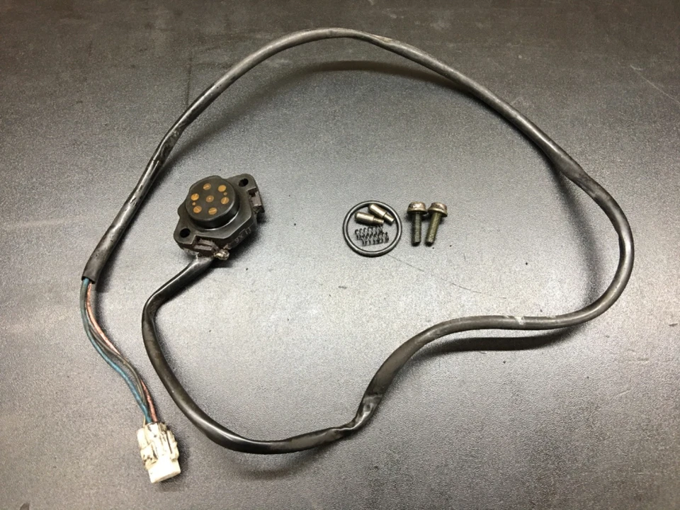 BUEN FABRICANTE DE EQUIPOS ORIGINALES 2000 Suzuki GSXR600 SRAD Posición de engranaje Interruptor Sensor Neutro Asy NSS Foto 2 de 2