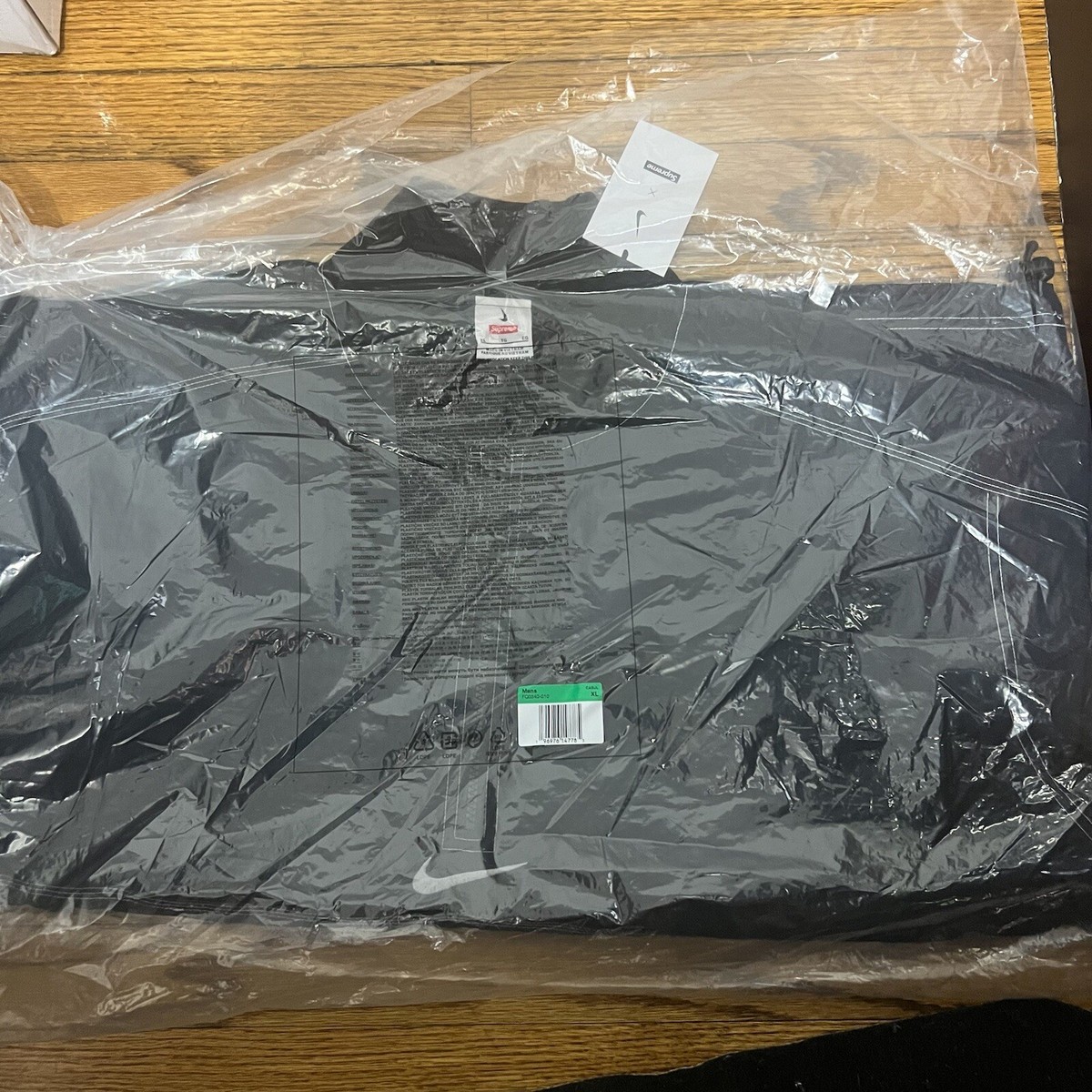 In-Hand Supreme Nike Ripstop Pullover Black Size: Extra In-Hand Supreme Nike Ripstop Pullover Black Size: Extra