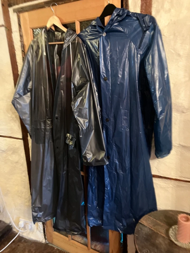 PVC VINYL PLASTIC  CHRISTMAS MACS x 2 NEW STORED VINTAGE AS DETAILED  TWO MACS - Image 2 of 4