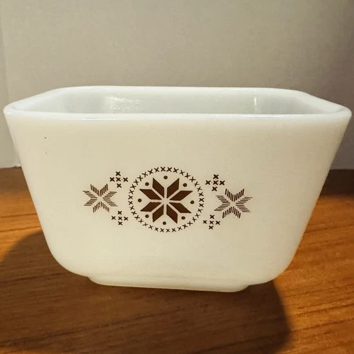 Vintage Pyrex 501B Town & Country 1.5 Cup Refrigerator Dish - No Lid Good Cond.