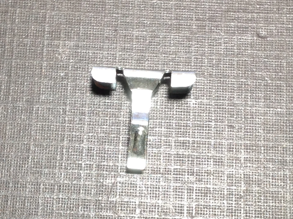 10 NORS 1967/1974 Mercedes Benz 230 250 280 grille moulding clips 001 988 61 78 — 第 2/4 张图片