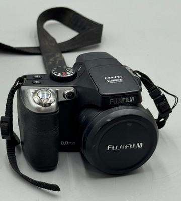 Fujifilm Finepix S8000fd 8MP 18x Optical Zoom Black Digital Camera No Battery C