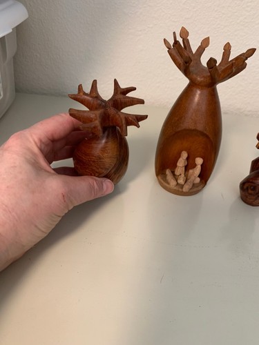 MID CENTURY SET OF 3 WOOD NATIVITY CANDLE HOLDER - Picture 2 of 9