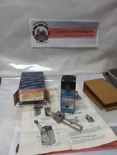 HONEYWELL,LSA5A-2D,MICRO SWITCH 120 VAC 10 AMP WITH ADJUSTABLE ROLLER LEVER NOS