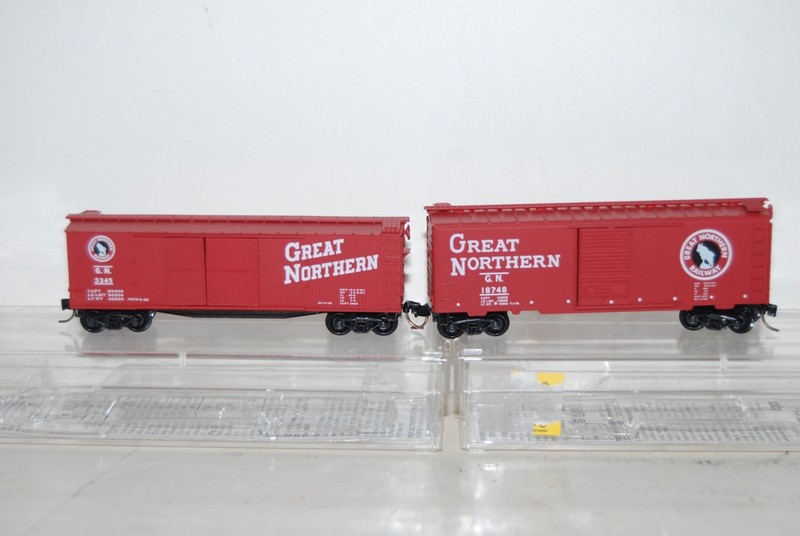 (2) MICRO TRAINS "N" SCALE GREAT NORTHERN BOX CARS #20156 & #43040