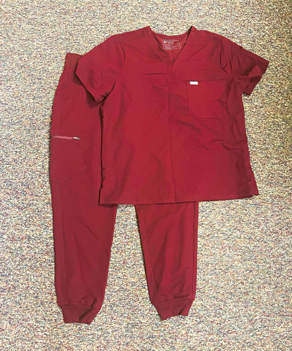 FIGS Women’s Technical Collection Scrub Set XL topBurgundy Catarina Top Joggers