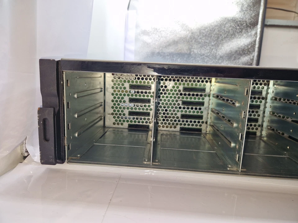 TVS-EC1680U-SAS-RP QNAP 16 Bay NAS + Rail Kit RAIL-A03-57*Read Description* - Image 3 of 4