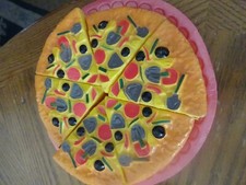 PRETEND FOOD- 6 SLICE PRETEND 8" PIZZA