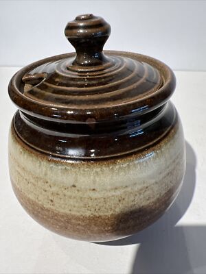 ARTISAN CRAFTED STONEWARE HONEY POT JAR CROCK POTTERY W/ LID  *chip inside edge