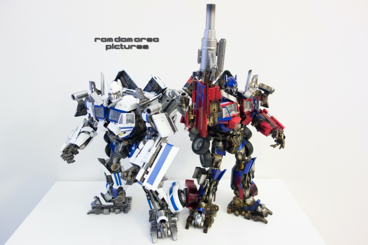 Dark of the Moon Ultra Magnus Leader Sentinel Prime as bas