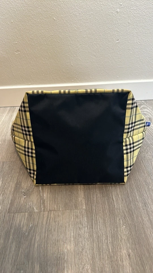 正品 Burberry Burberry’s Nova Check off 白色黄色和蓝色手提包钱包 — 第 3/4 张图片