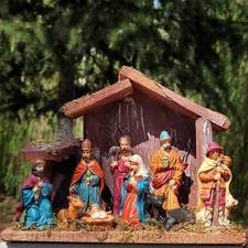 Christmas Nativity Set Figurines for Nativity scene with Wooden and Moss Stable
