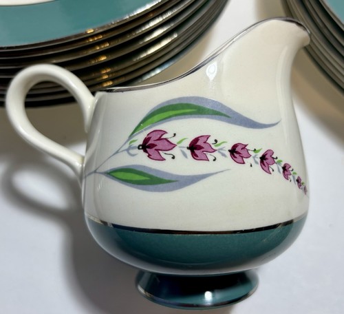 Set of Homer Laughlin Cavalier Eggshell Lupine Dinnerware 8 Place Settings + Vtg - Picture 11 of 13