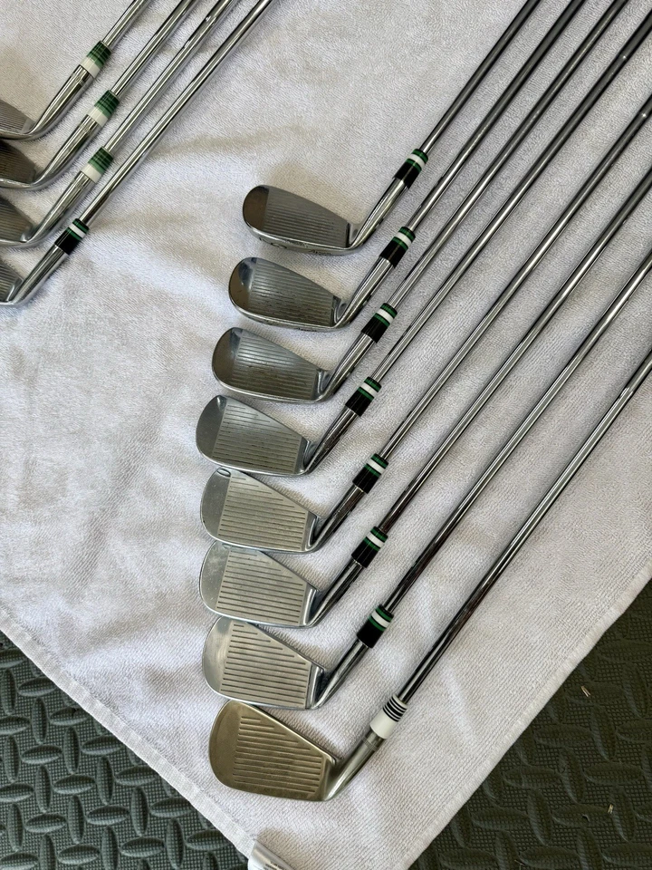 Tacos de golfe Hogan - 3i-E Apex Edge ferros, 3i Apex CFT, cunhas equalizadoras, 3 madeira - Imagem 4 de 4