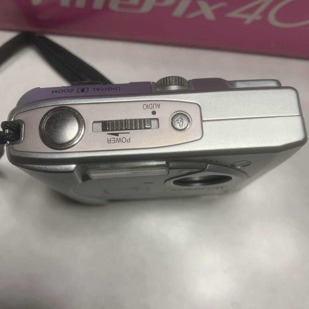 Limited Edition Hello Kitty Fujifilm Finepix 40i digital camera boxed!