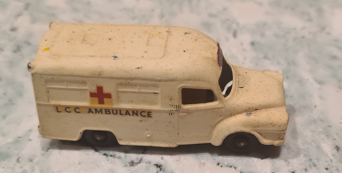 ミニカー MATCHBOX  No14 LOMAS  AMBULANCE s-l400.jpg