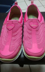girls pink sketchers