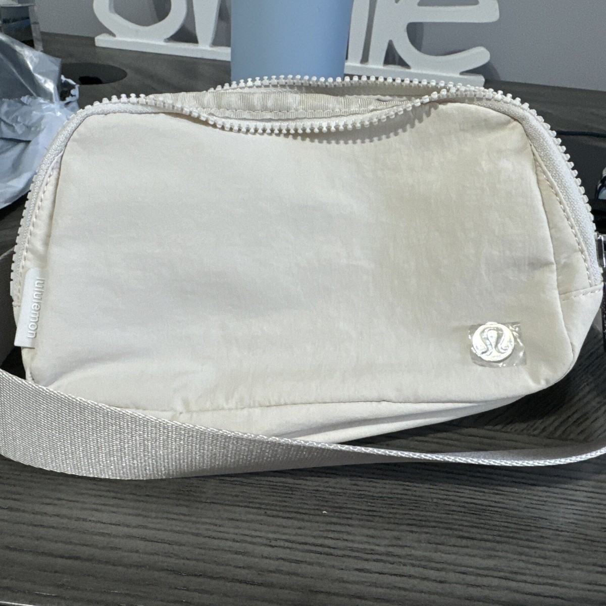 everywhere belt bag lululemon white opal 1L (Neo Mint) Interior slip lululemon Everywhere Belt Bag in